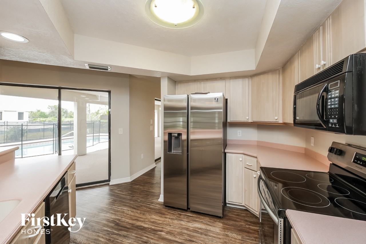 383 Mendoza St - Photo 6 of 16