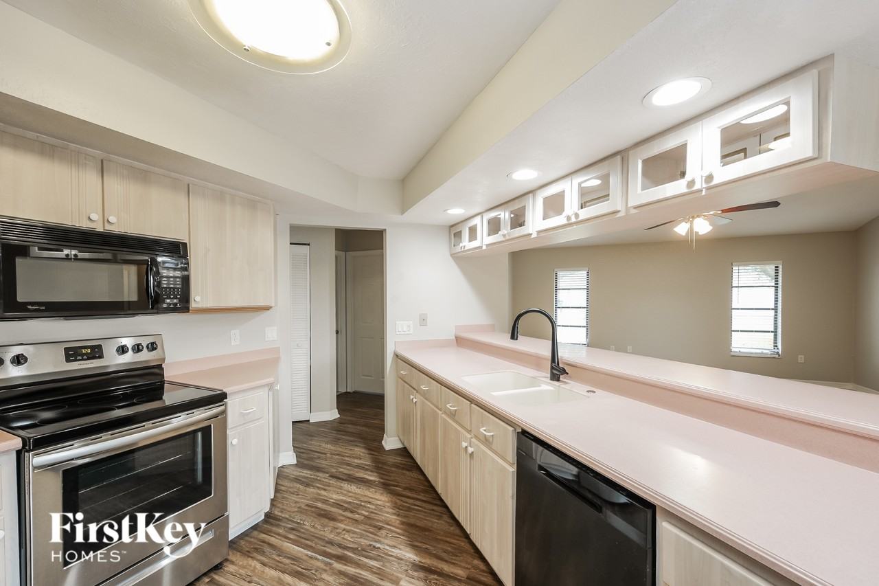 383 Mendoza St - Photo 7 of 16