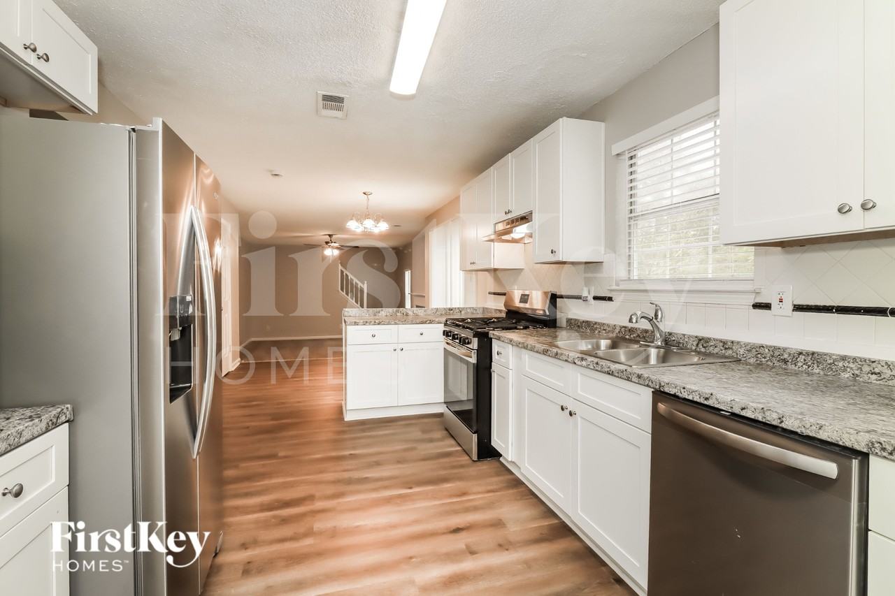 2432 Wild Springs Ct - Photo 6 of 18