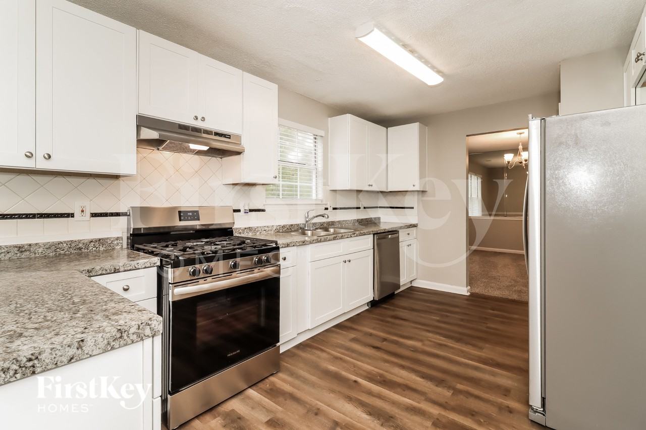 2432 Wild Springs Ct - Photo 7 of 18