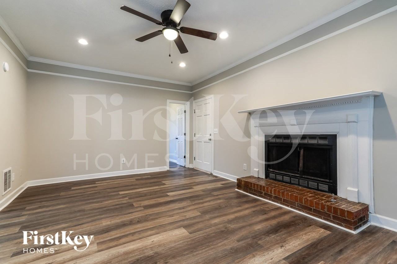 1210 Summit Point Ln - Photo 2 of 15