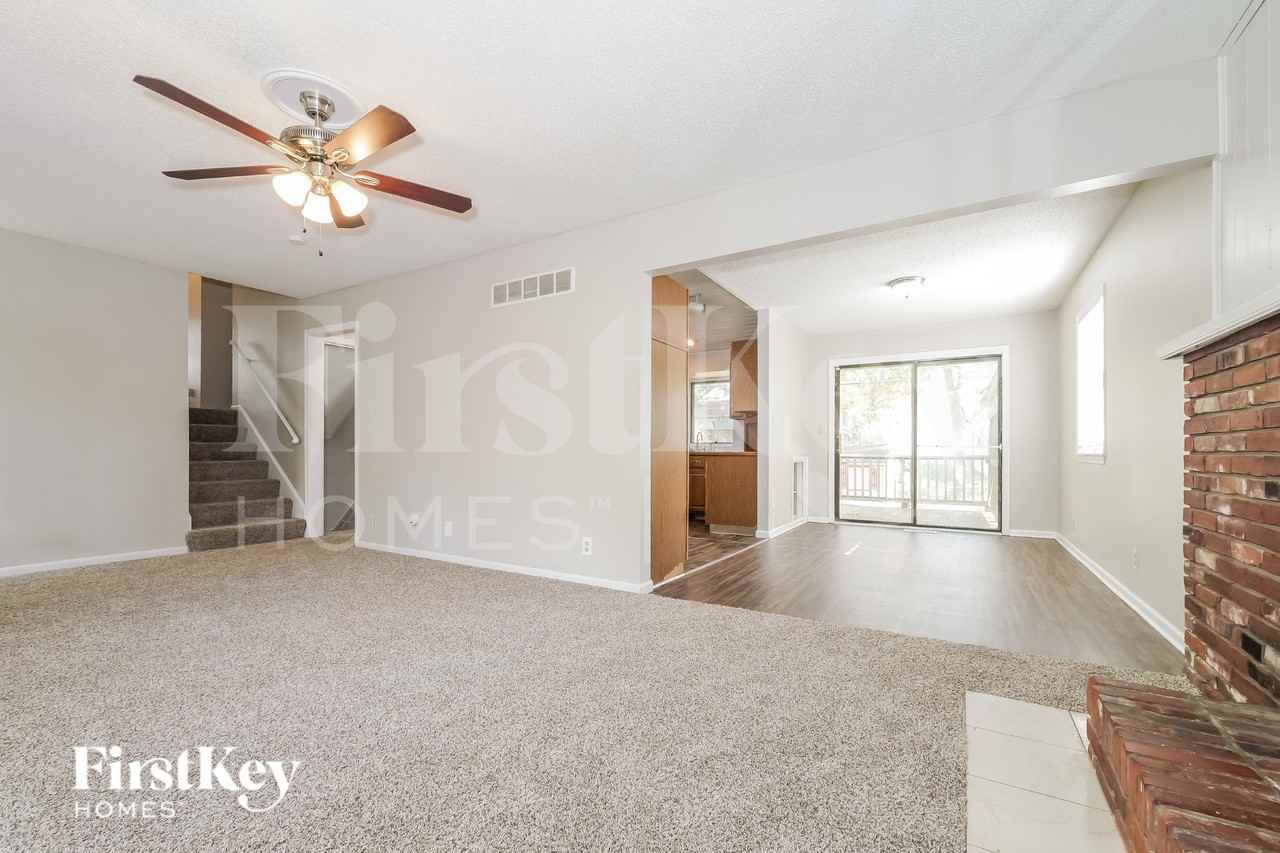 8101 Willow Way - Photo 5 of 19
