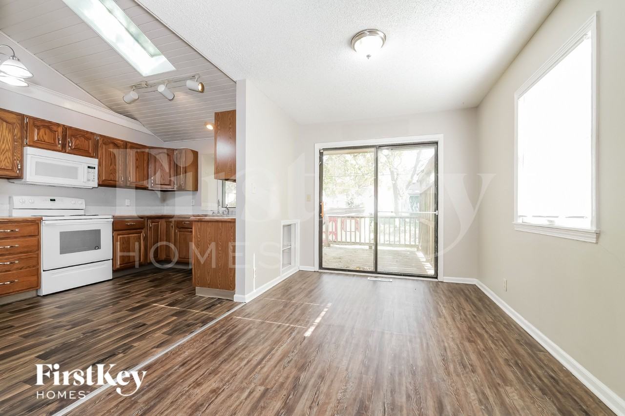 8101 Willow Way - Photo 6 of 19