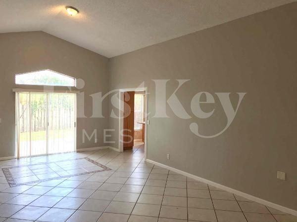 735 Swcourt - Photo 3 of 15