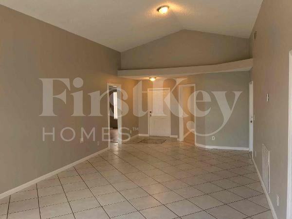 735 Swcourt - Photo 4 of 15