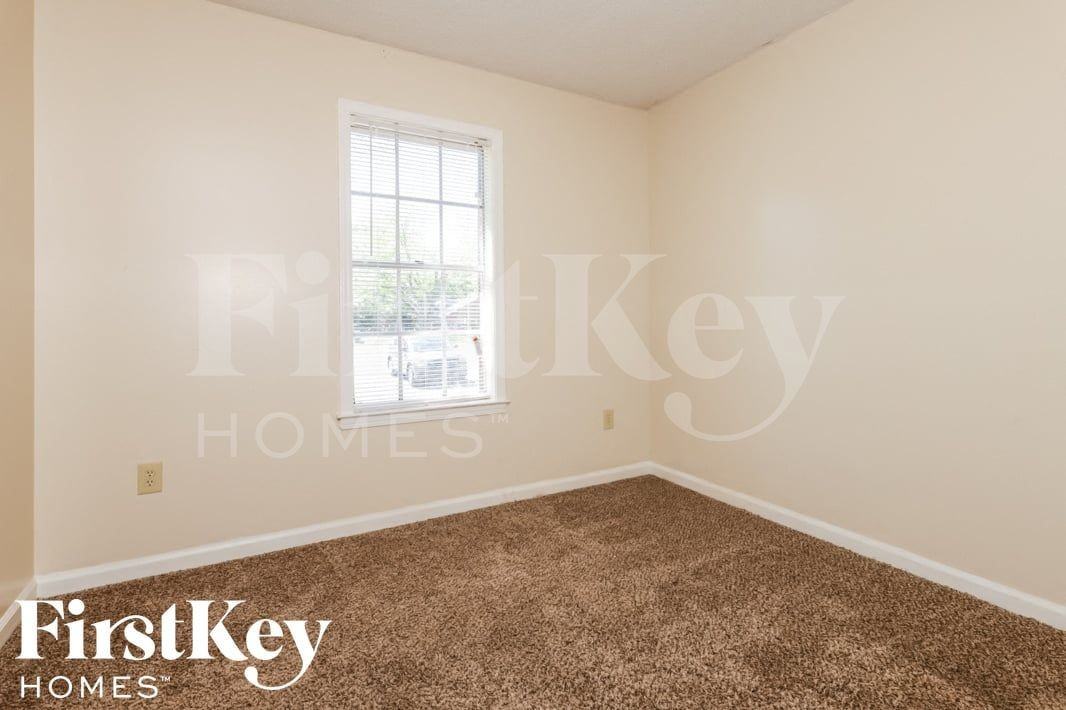 4028 Spring Hollow Dr - Photo 3 of 15