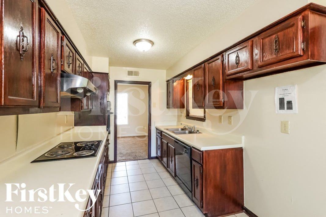 4028 Spring Hollow Dr - Photo 4 of 15