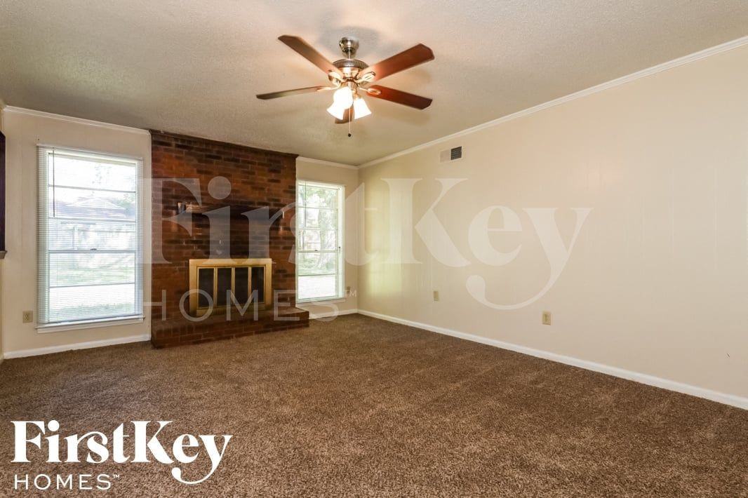 4028 Spring Hollow Dr - Photo 5 of 15
