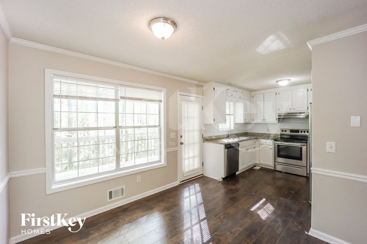 390 Fox Meadow Dr - Photo 4 of 15