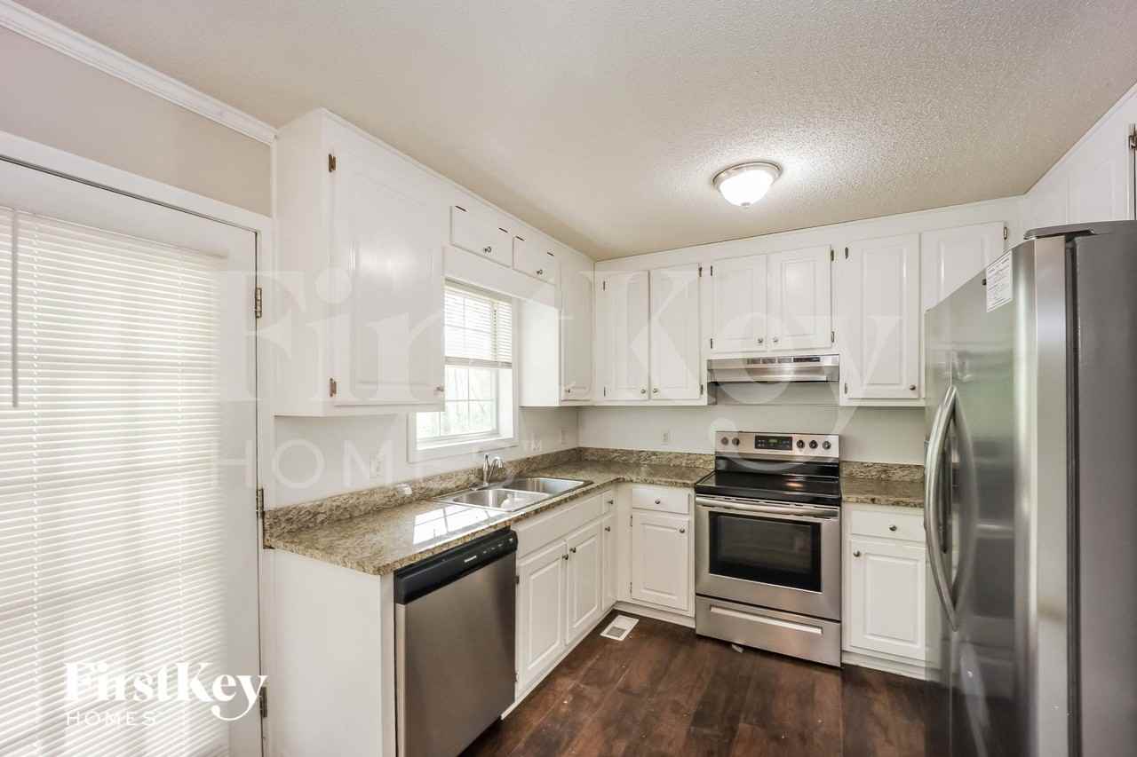 390 Fox Meadow Dr - Photo 6 of 15