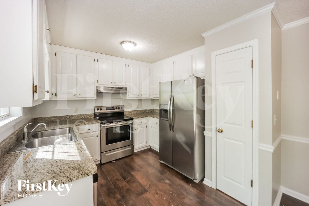 390 Fox Meadow Dr - Photo 7 of 15