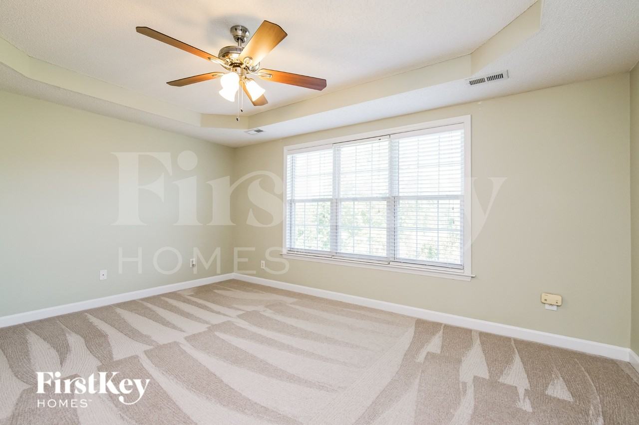 300 Riverwood Dr - Photo 7 of 16