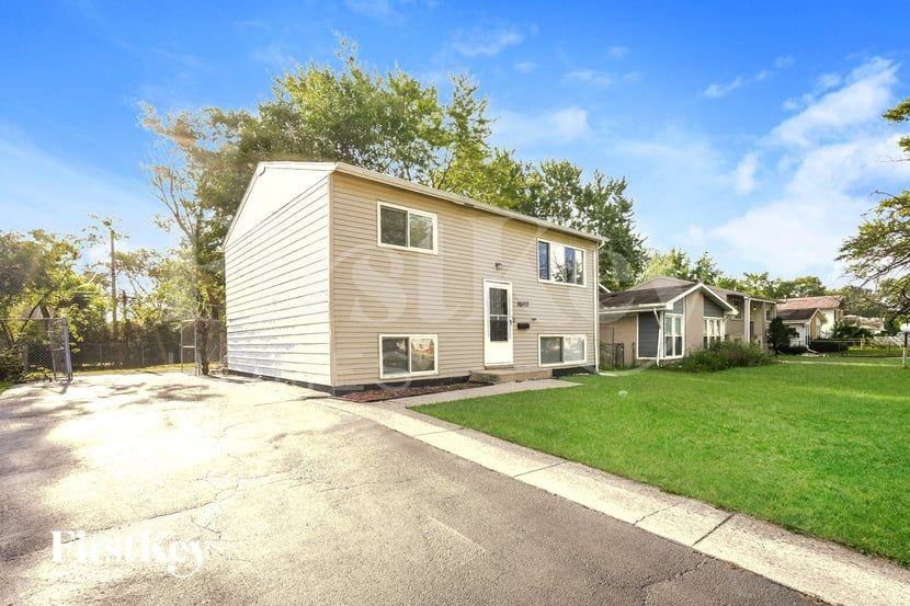 16403 Marshfield Ave - Photo 2 of 15
