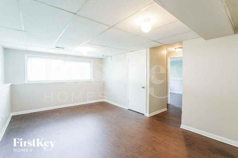 16403 Marshfield Ave - Photo 3 of 15