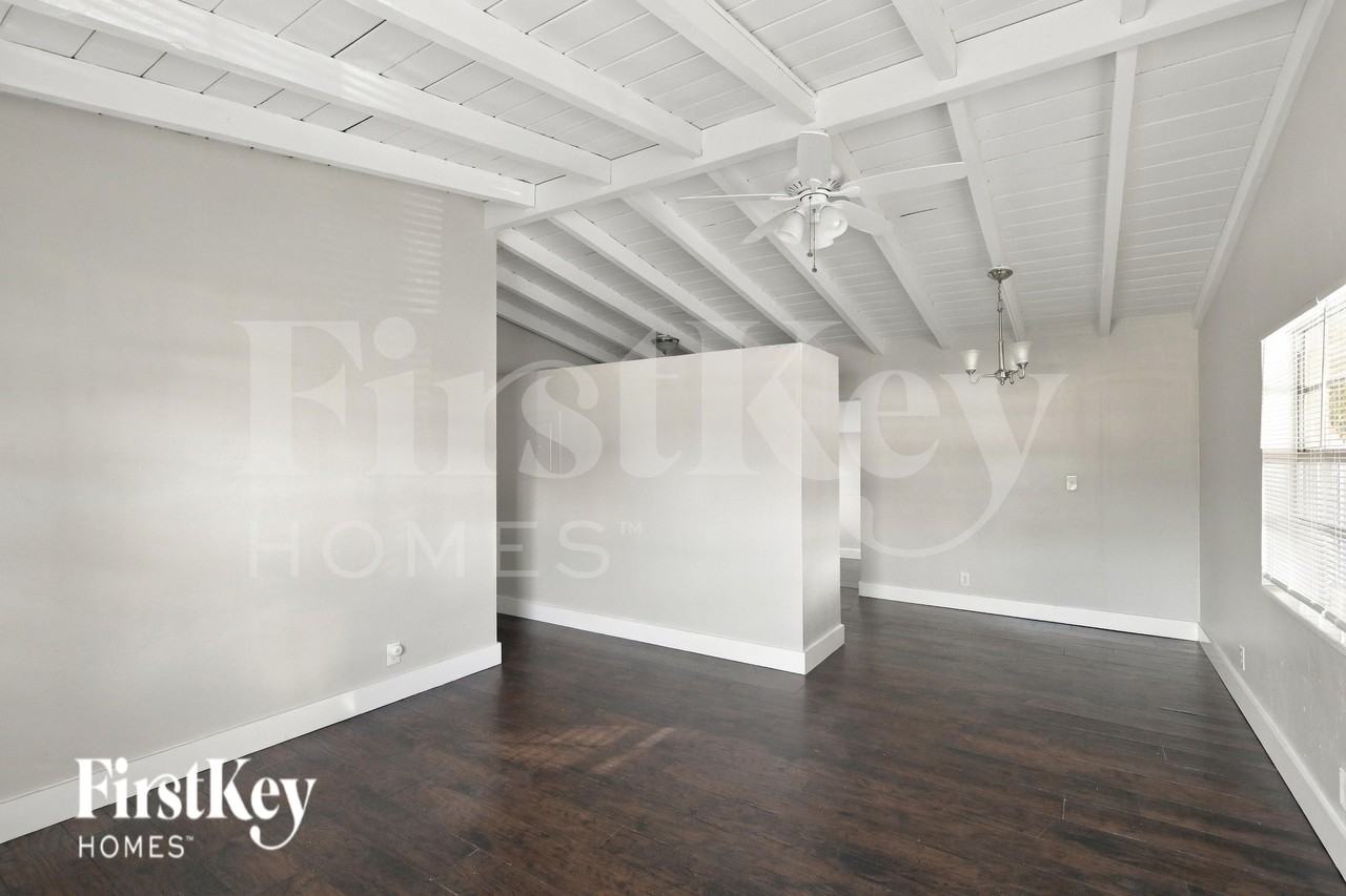 1608 Nw 15th Ct - Photo 2 of 20
