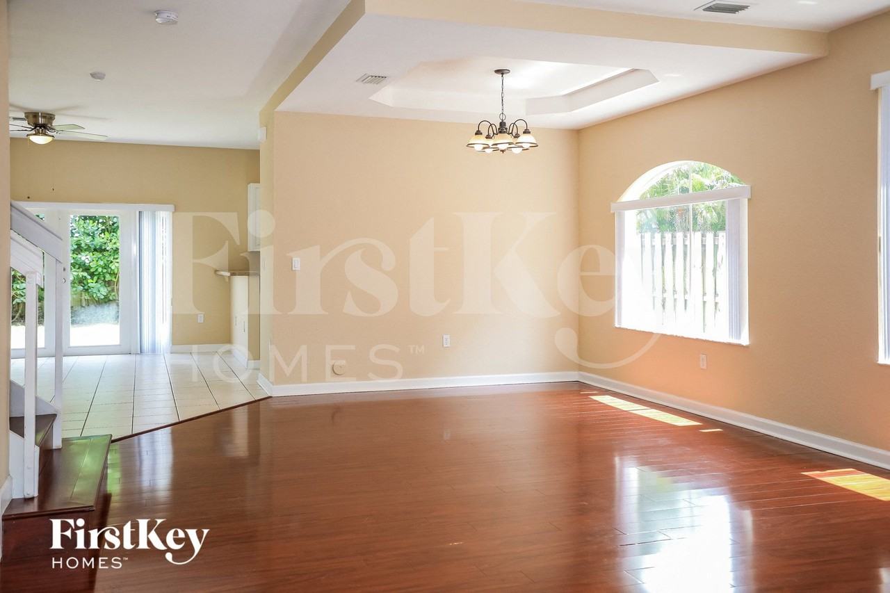 15748 Swstreet - Photo 4 of 15