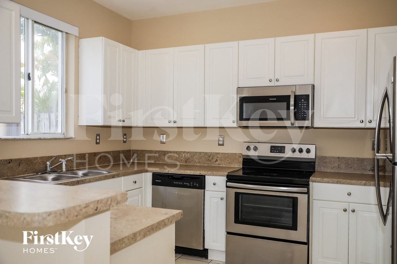 15748 Swstreet - Photo 6 of 15
