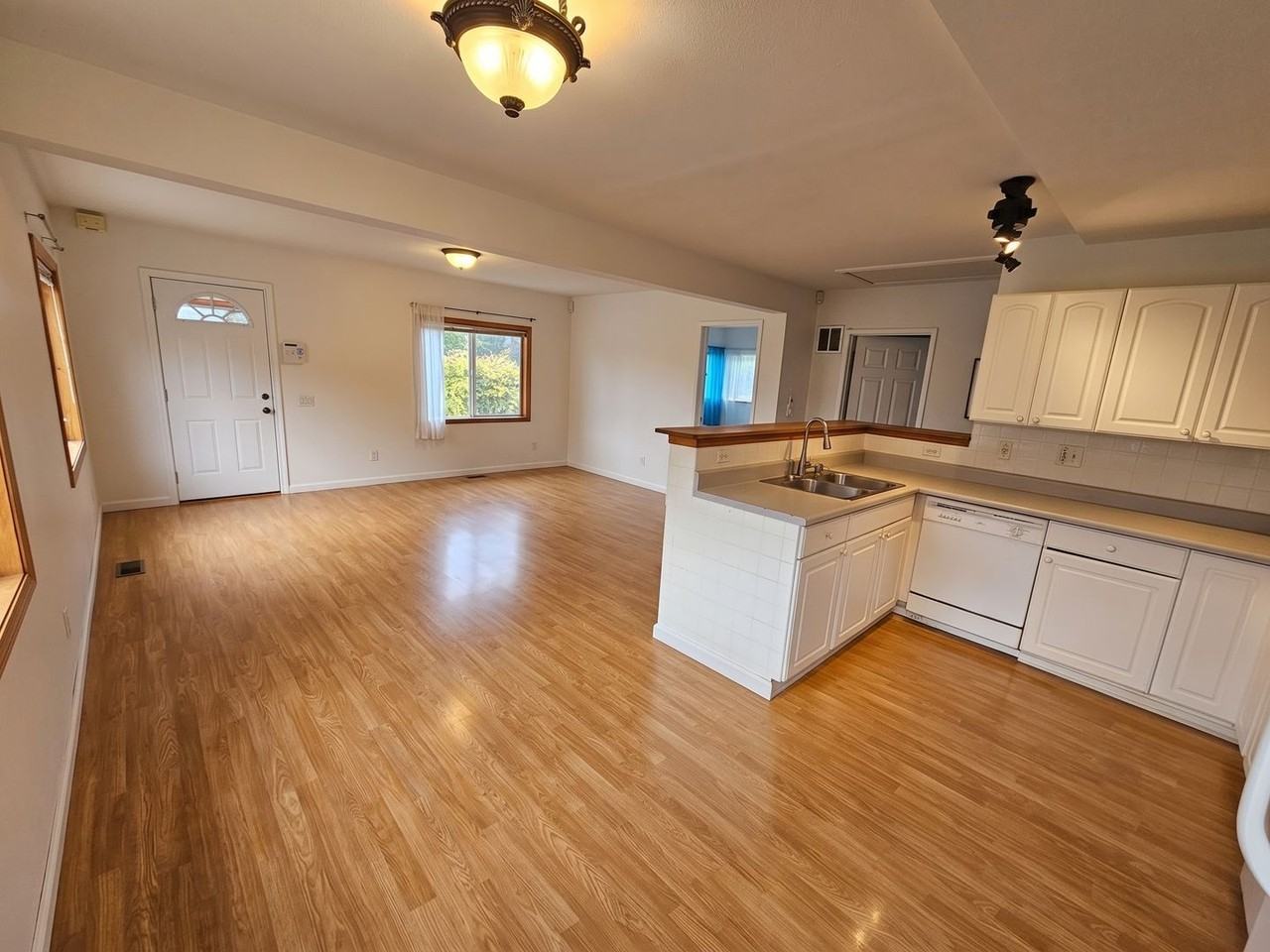 1115 Sw 106th St - Photo 6 of 26