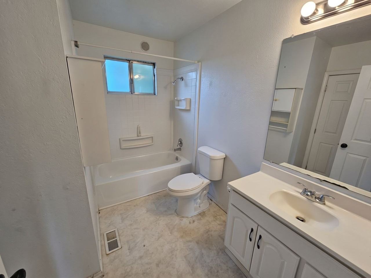 1115 Sw 106th St - Photo 7 of 26