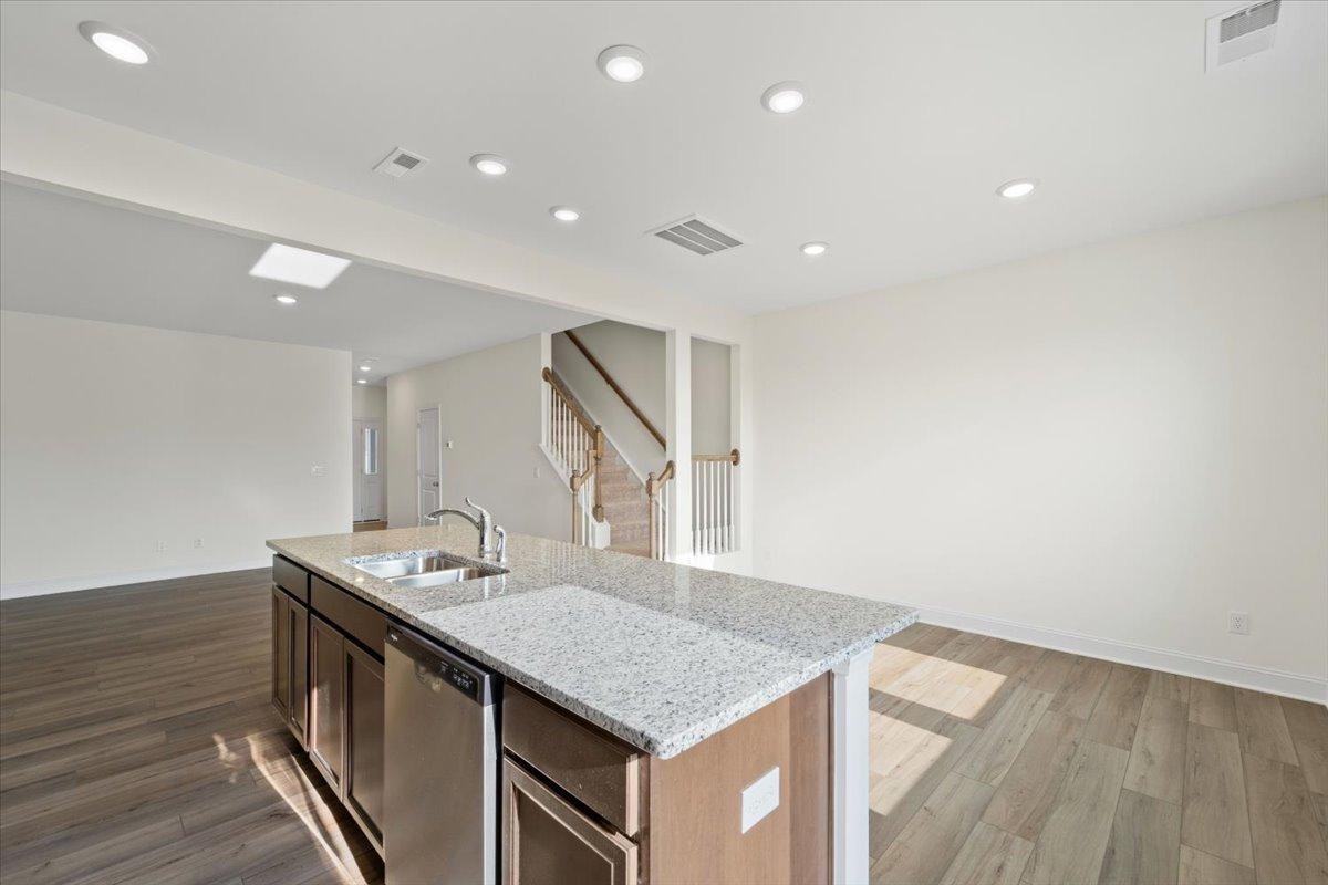 31 Kingham Ln - Photo 4 of 19