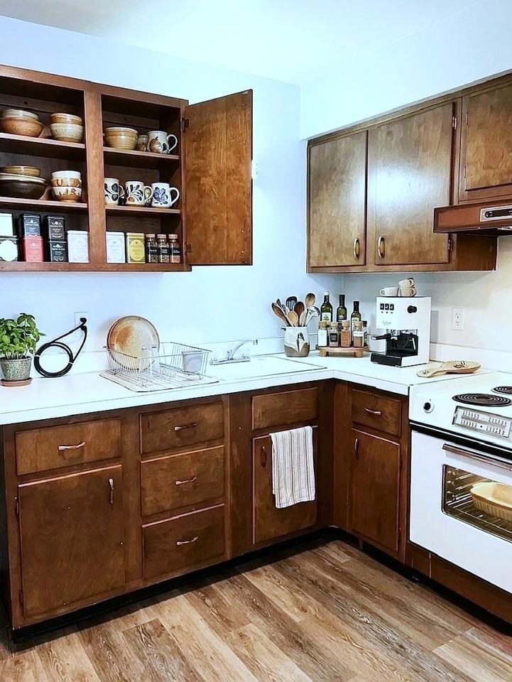 830 W Alexis Rd - Photo 5 of 6