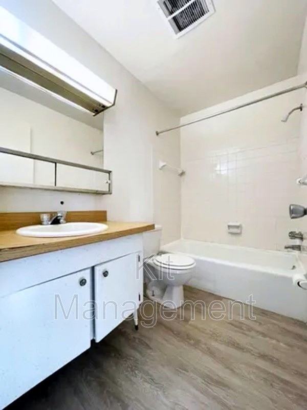 406 Burbank Dr - Photo 4 of 4