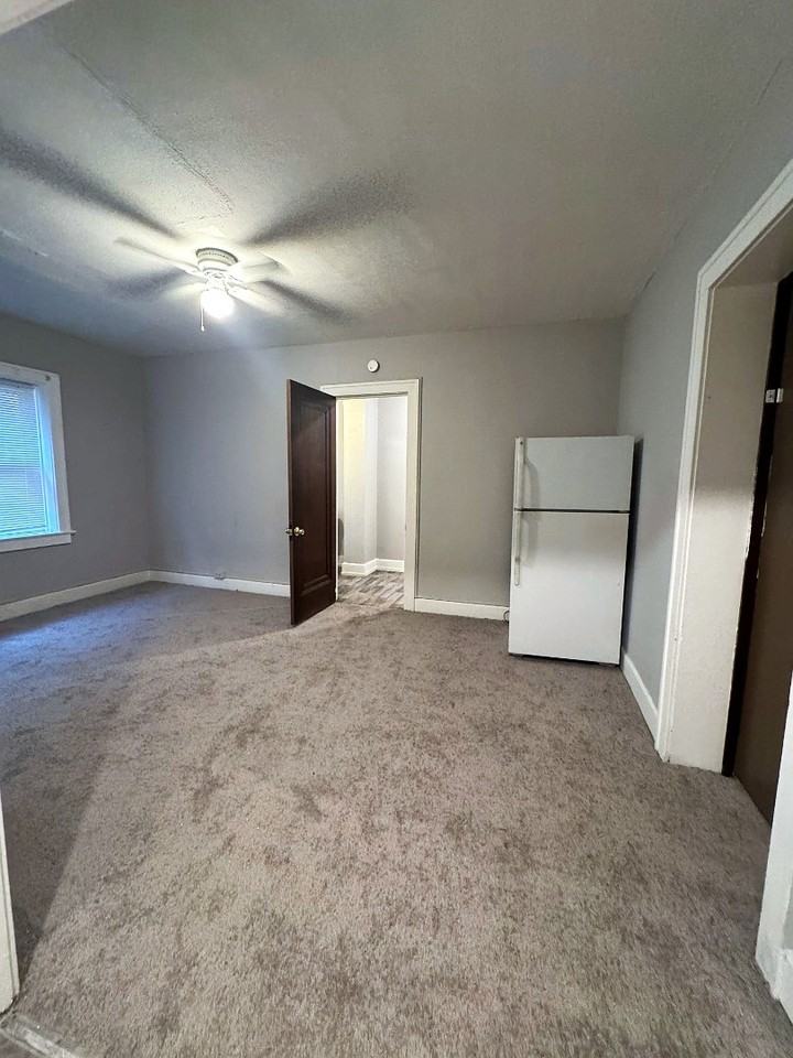 700 Spencer St - Photo 4 of 8