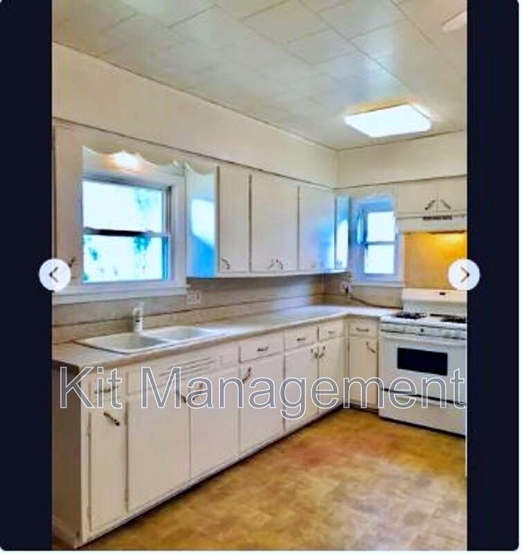 1032 Atlantic Ave - Photo 3 of 7
