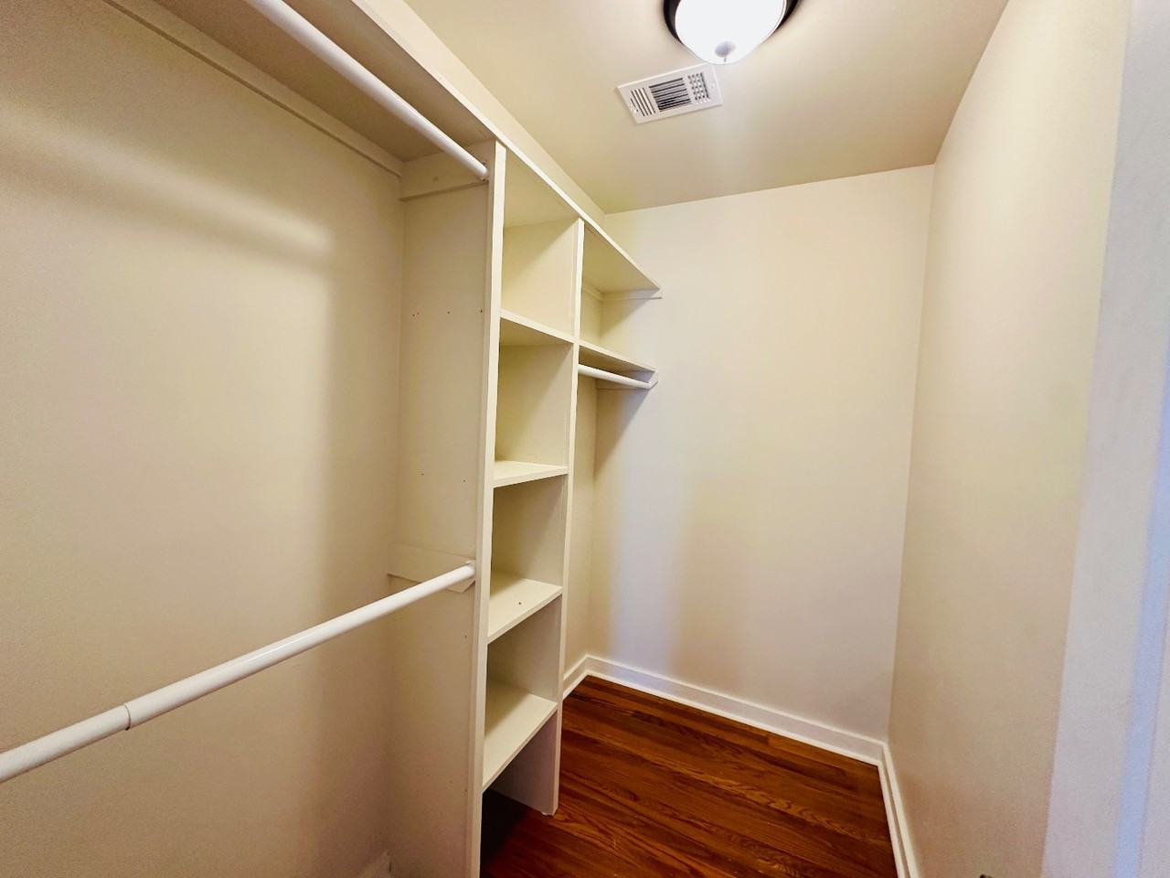 914 N Broad St - Photo 3 of 19
