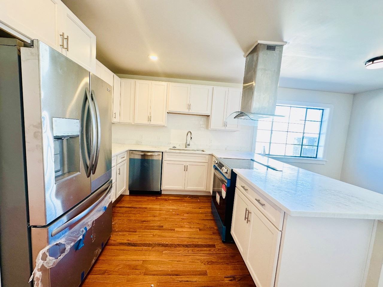 914 N Broad St - Photo 4 of 19