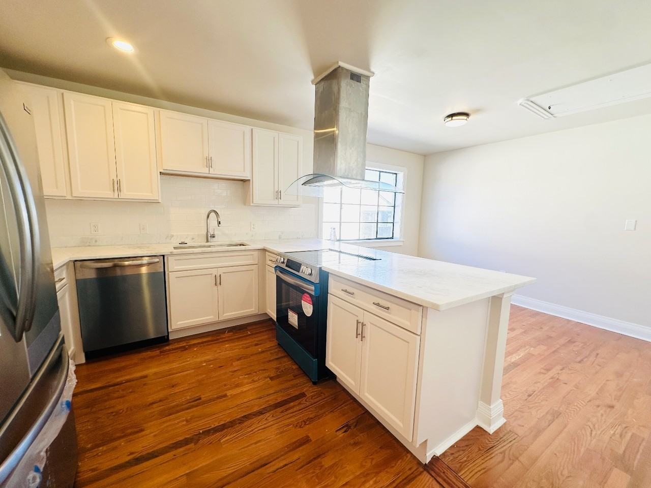 914 N Broad St - Photo 5 of 19