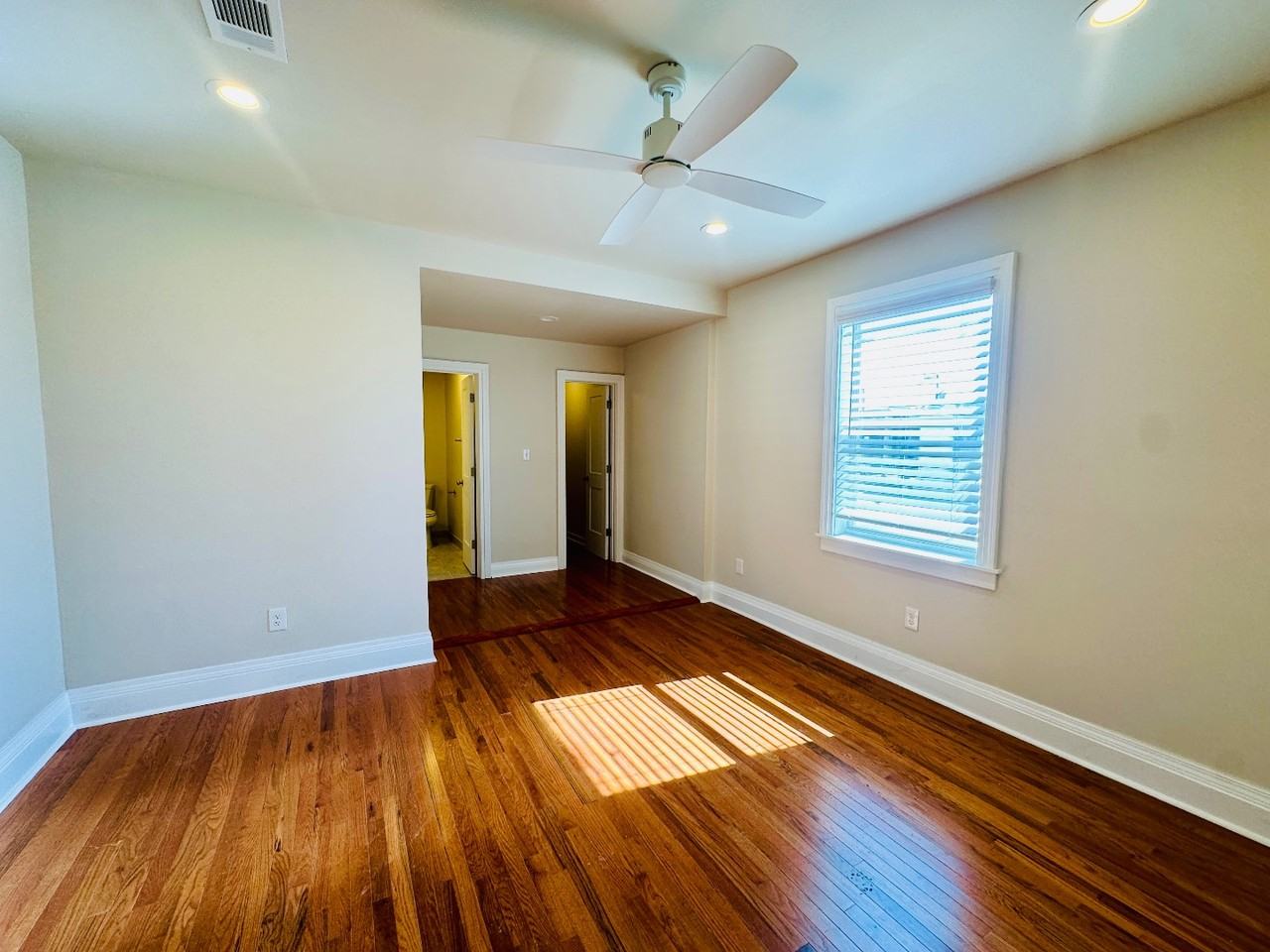 914 N Broad St - Photo 6 of 19