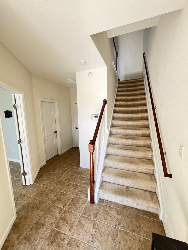 212 Aqua Ct - Photo 2 of 20
