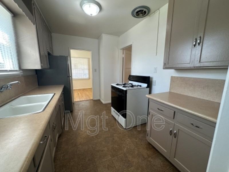 4406 Kansas Ave - Photo 2 of 21
