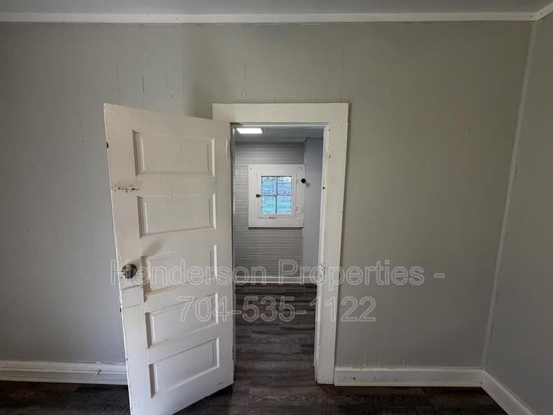231 N Oakland Ave - Photo 7 of 14