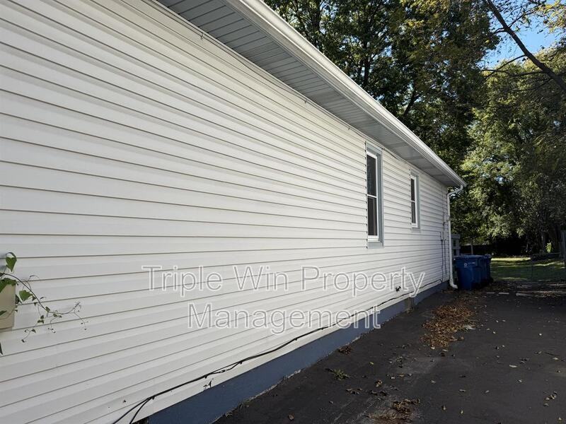 3643 Boswell Ave - Photo 3 of 31