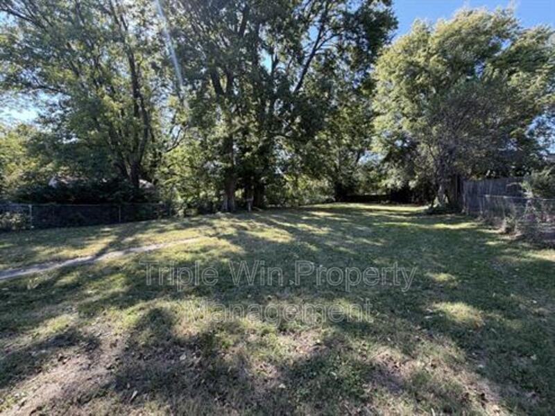 3643 Boswell Ave - Photo 4 of 31