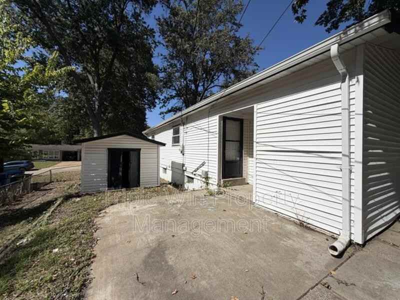 8314 Richwood Ln - Photo 5 of 30