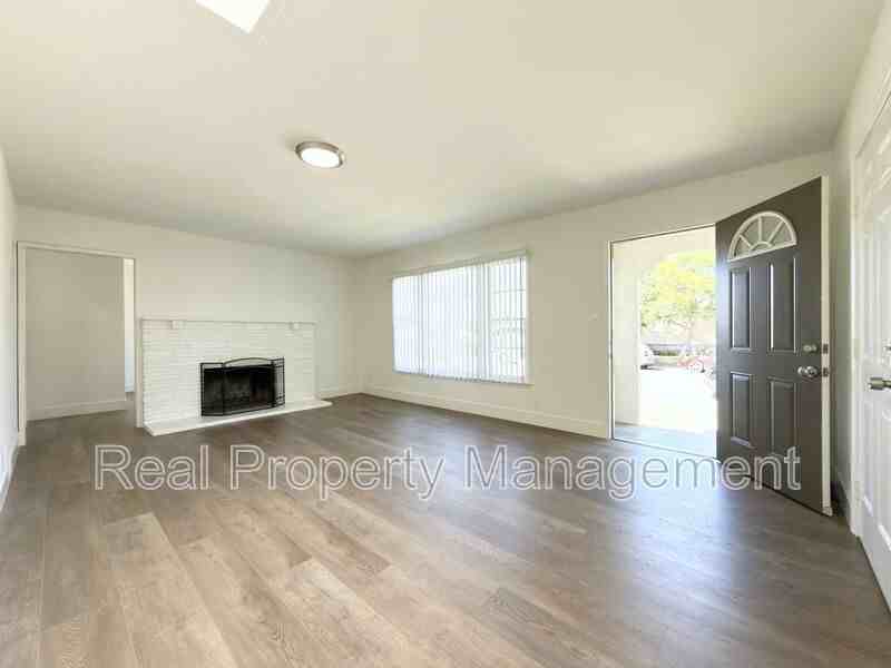 127 E Connecticut Ave #A - Photo 5 of 21