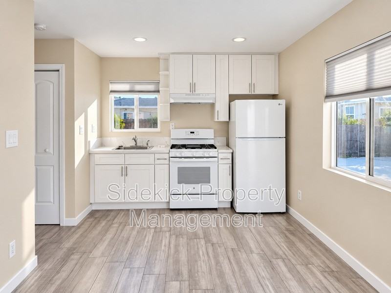8620 Greenleaf Ave - Photo 3 of 16