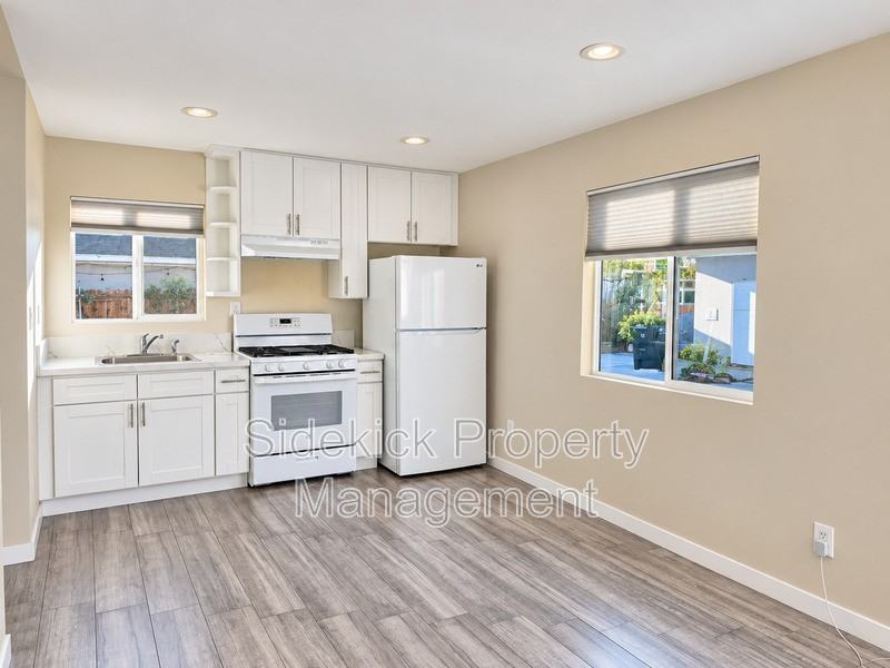8620 Greenleaf Ave - Photo 4 of 16