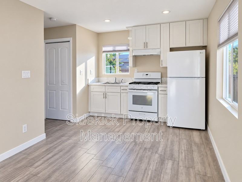 8620 Greenleaf Ave - Photo 5 of 16