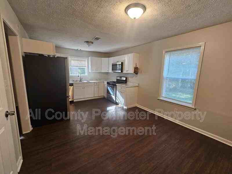 6255 Beaver Creek Trl - Photo 4 of 17
