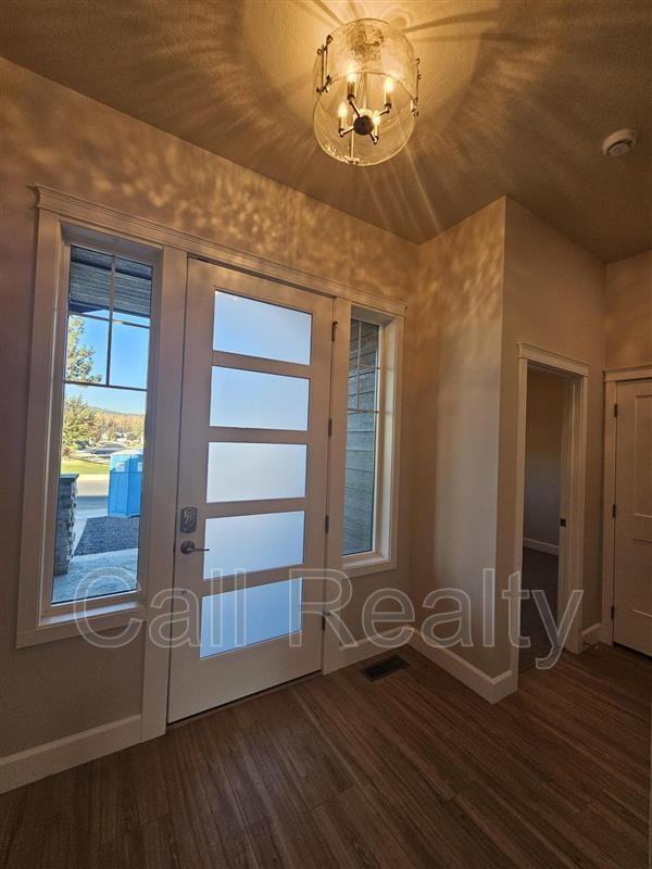6208 N Windsor St - Photo 5 of 32