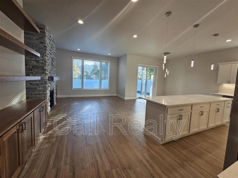 6208 N Windsor St - Photo 6 of 32