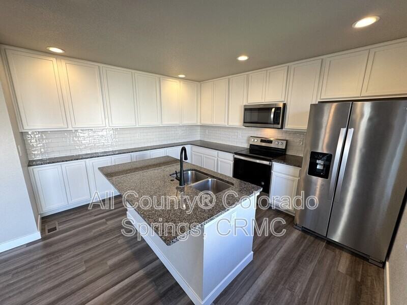 10520 Horton Dr - Photo 4 of 35