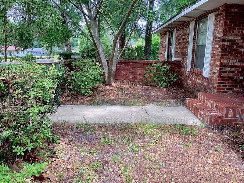 711 Ne 41st Ave - Photo 3 of 26