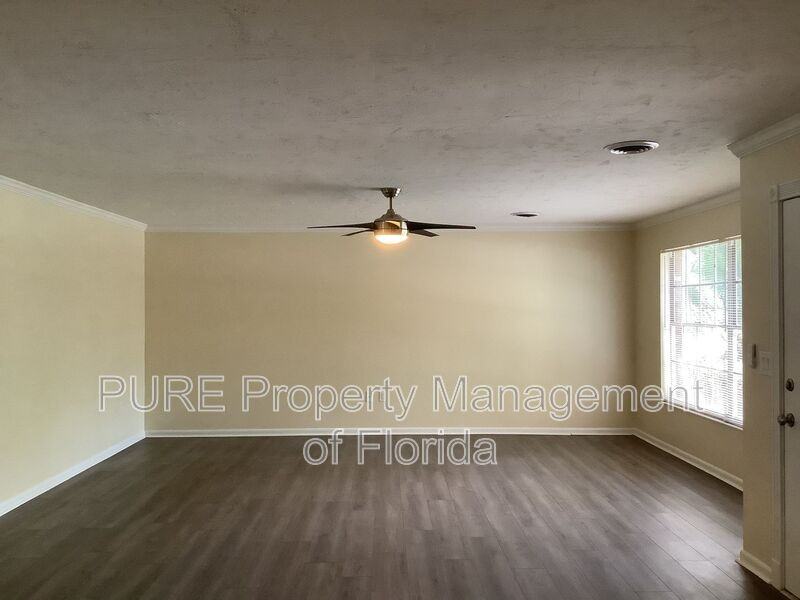 711 Ne 41st Ave - Photo 4 of 26
