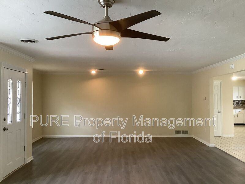 711 Ne 41st Ave - Photo 5 of 26