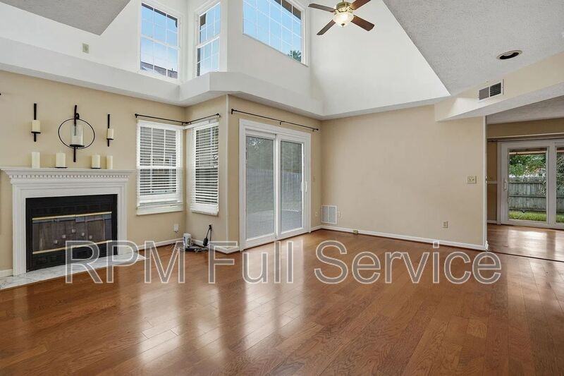 112 Meridian Ct - Photo 4 of 15